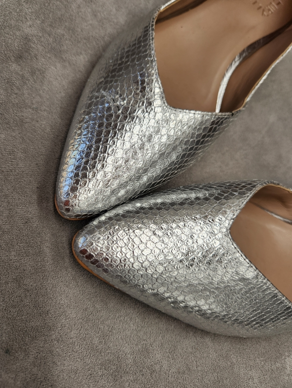 Naturalizer Flats 9.5 Wide Silver Snake Leather Havana Pointy Toe V-cut New $120 - Picture 8 of 14